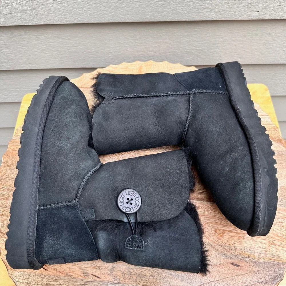 UGG Bailey Button II Black Suede Sheepskin Boots 1016226 Womens 7